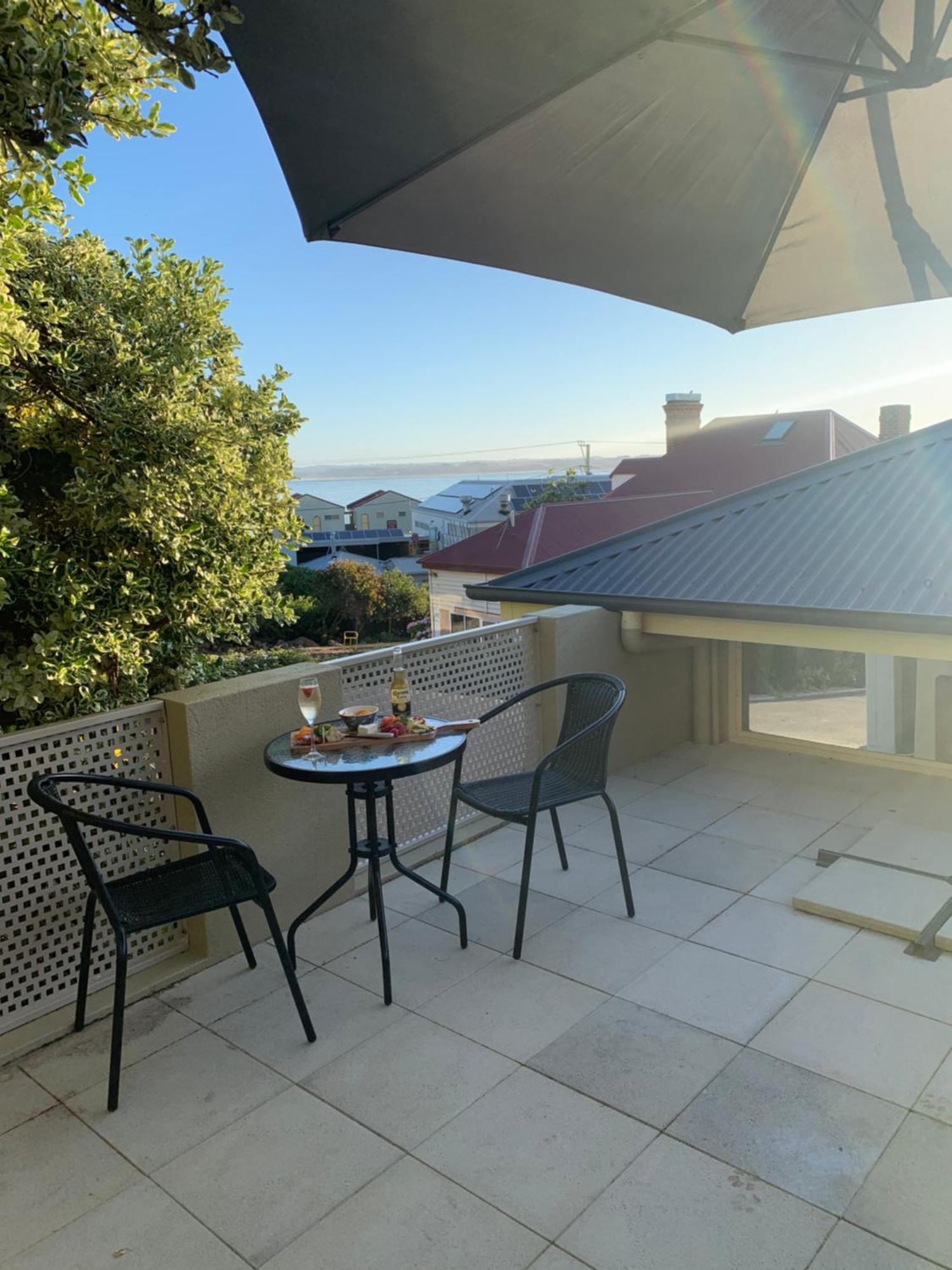 Апартаменты On The Terrace Стэнли Экстерьер фото